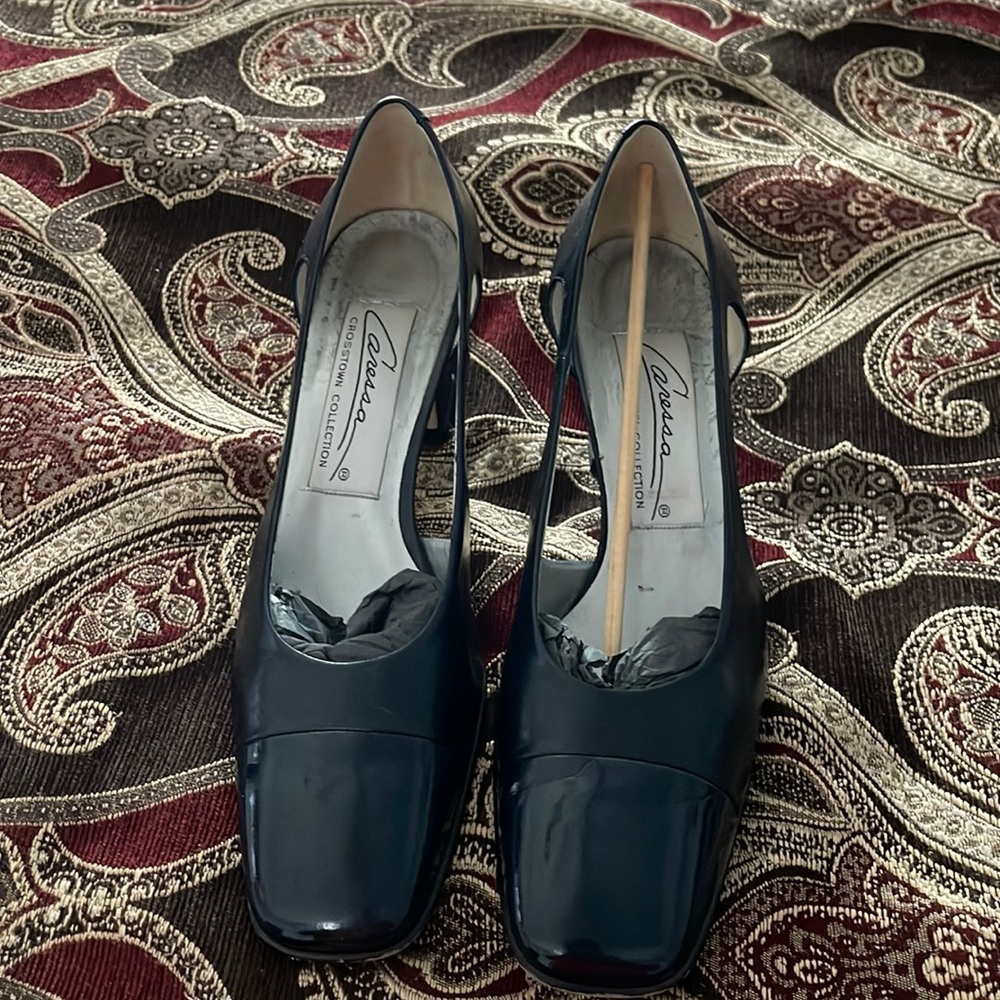 Caressa size 10, medium navykidpatent leather “reprise” shoe